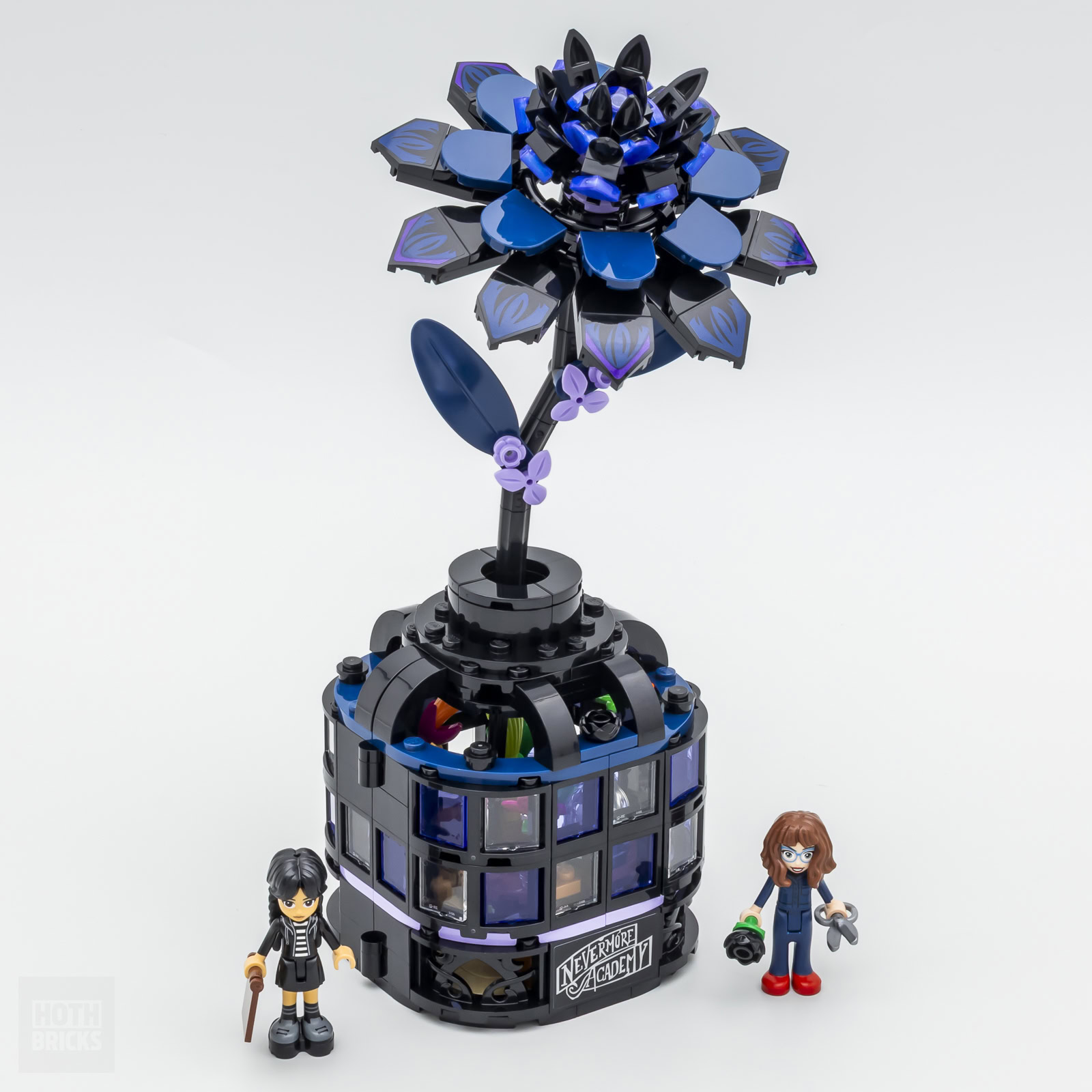 ▻ Review : LEGO Wednesday 76784 Black Dahlia Flower - HOTH BRICKS